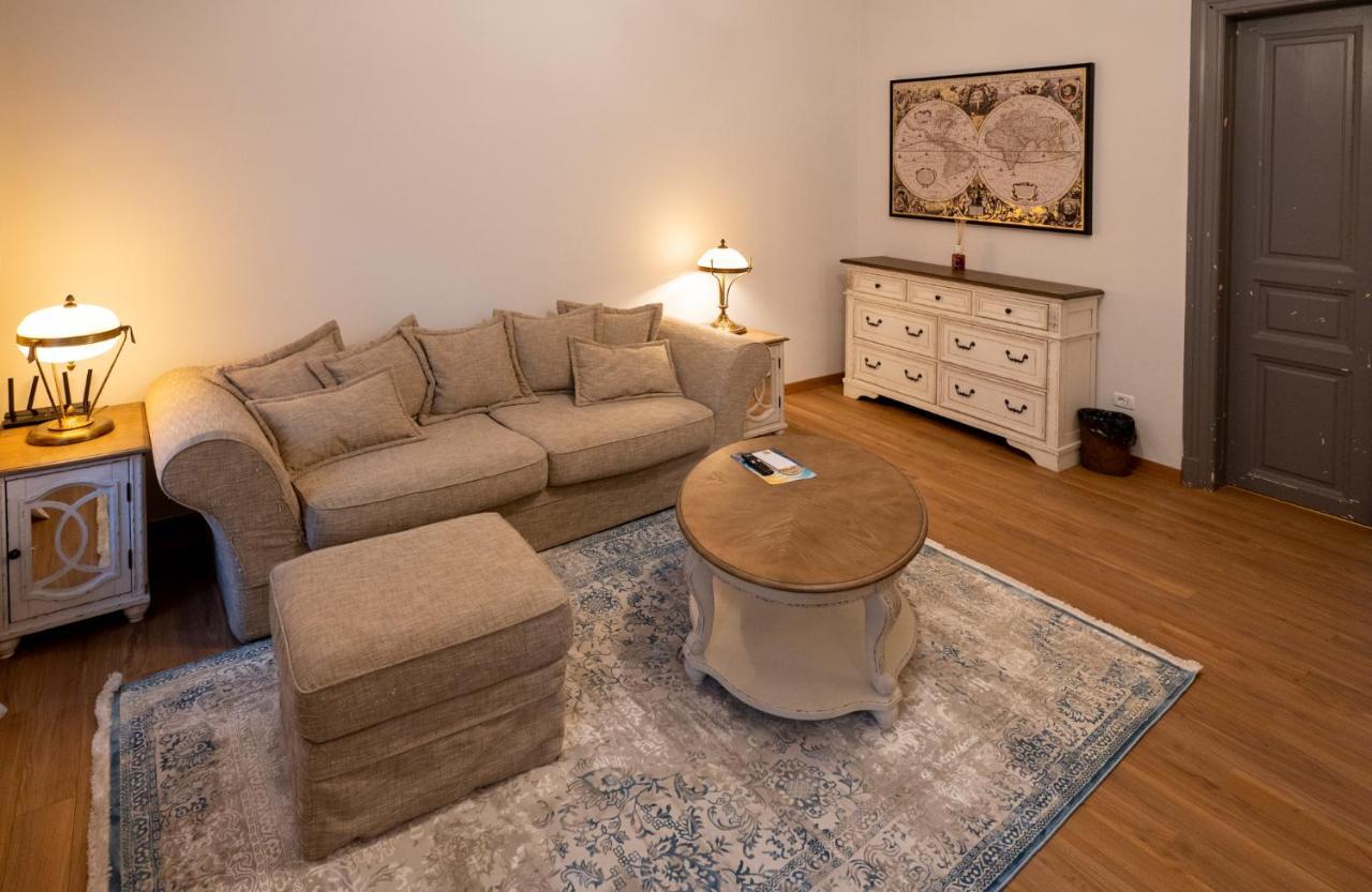 Kinsley 2 Apartment
